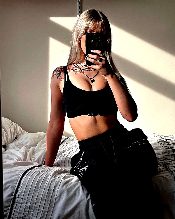 elena_blur instagram image archive image