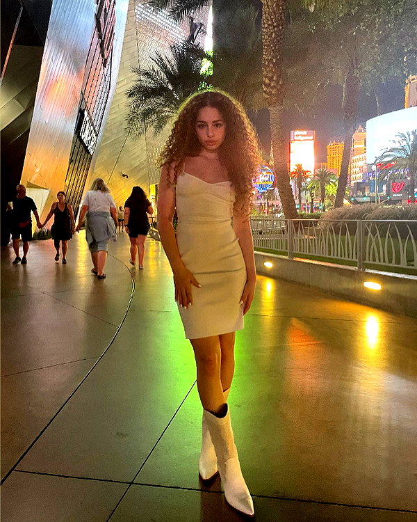 eliana.kalogeras instagram image archive image