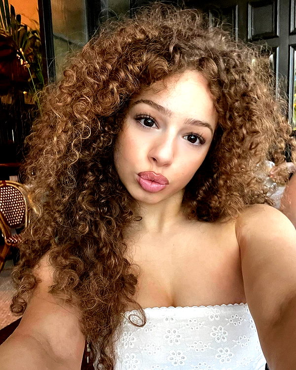 eliana.kalogeras instagram image archive image