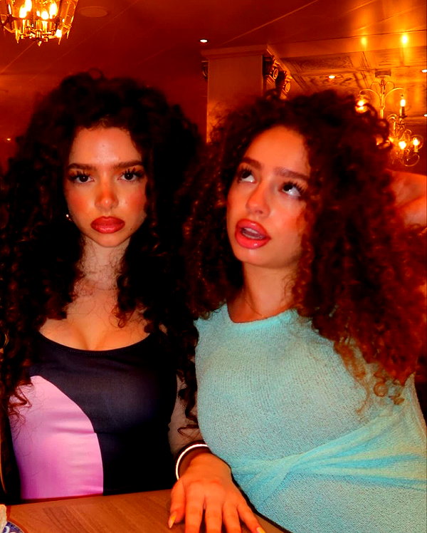 eliana.kalogeras instagram image archive image
