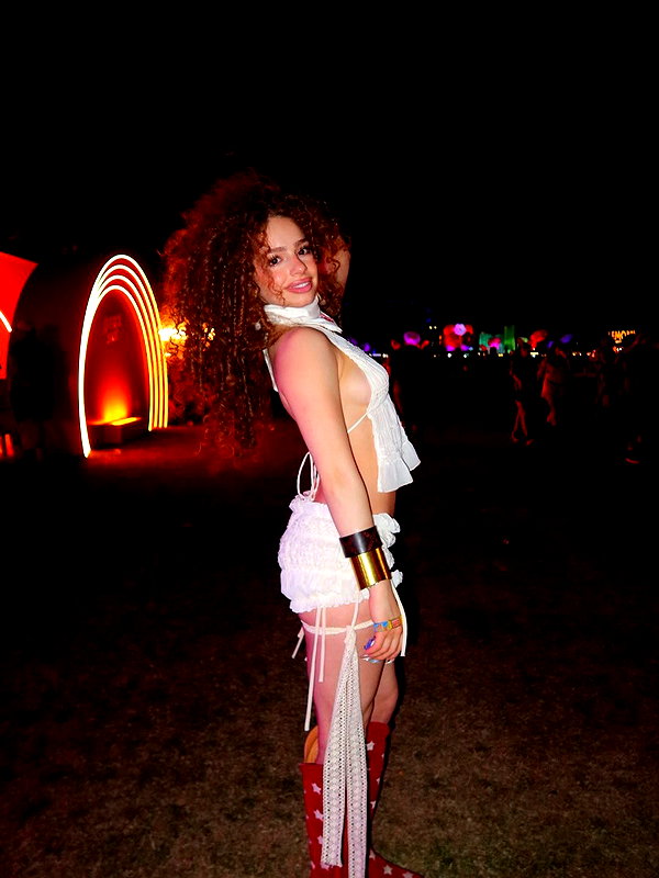 eliana.kalogeras instagram image archive image