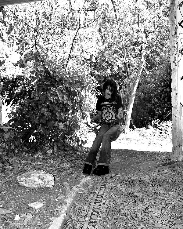 ella_loilta18.4 instagram image archive image