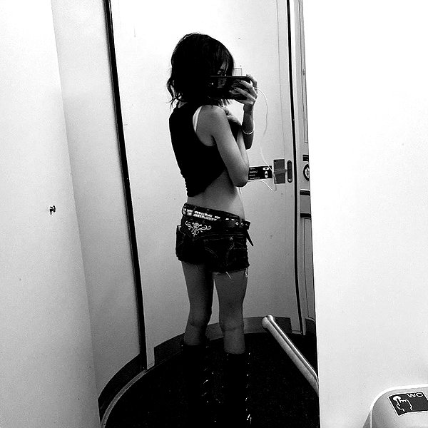 ella_loilta18.4 instagram image archive image