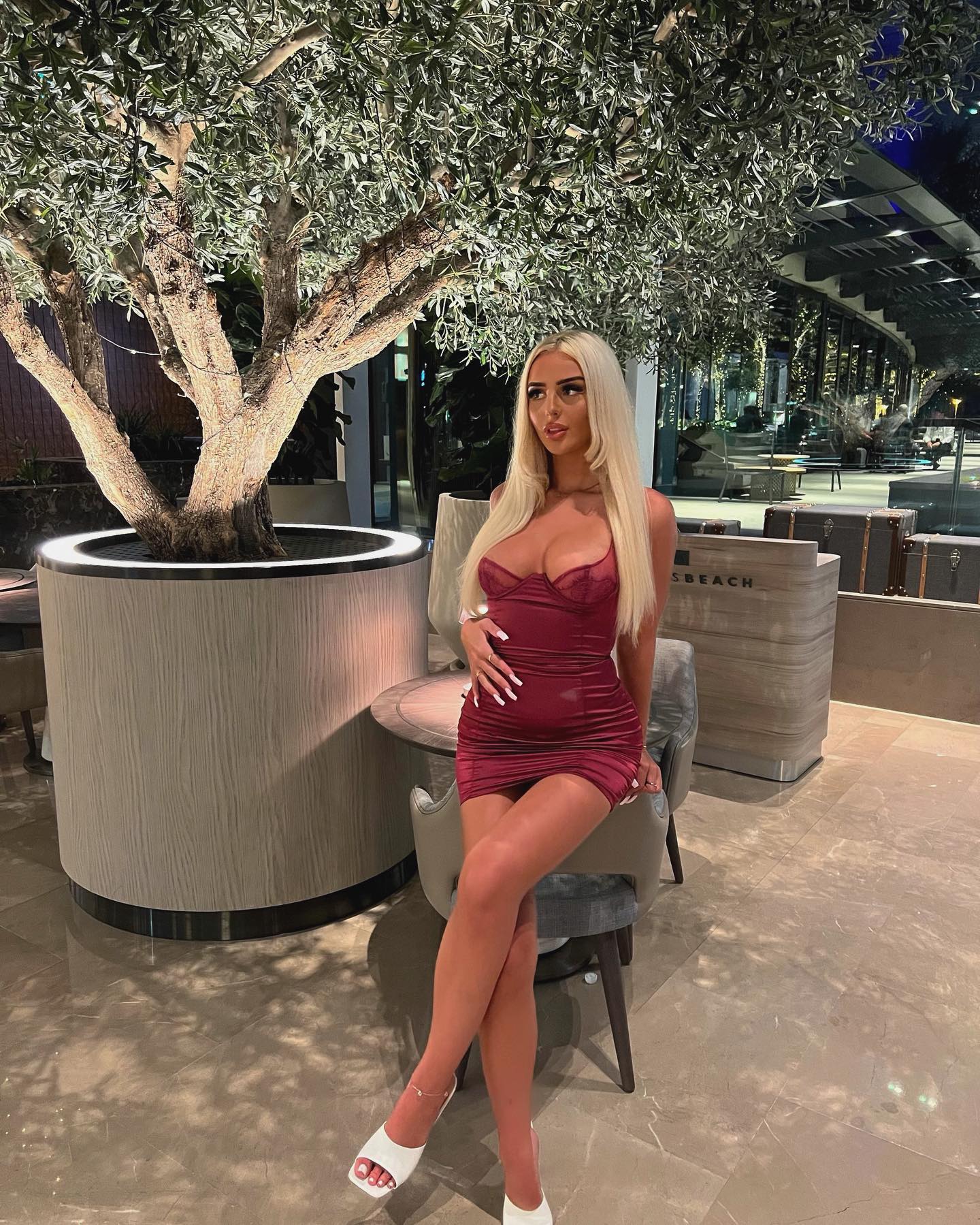 ellie.coldwell instagram image archive image