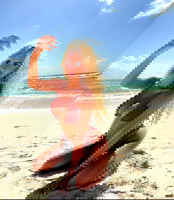 ellie.coldwell image ~ Altpins