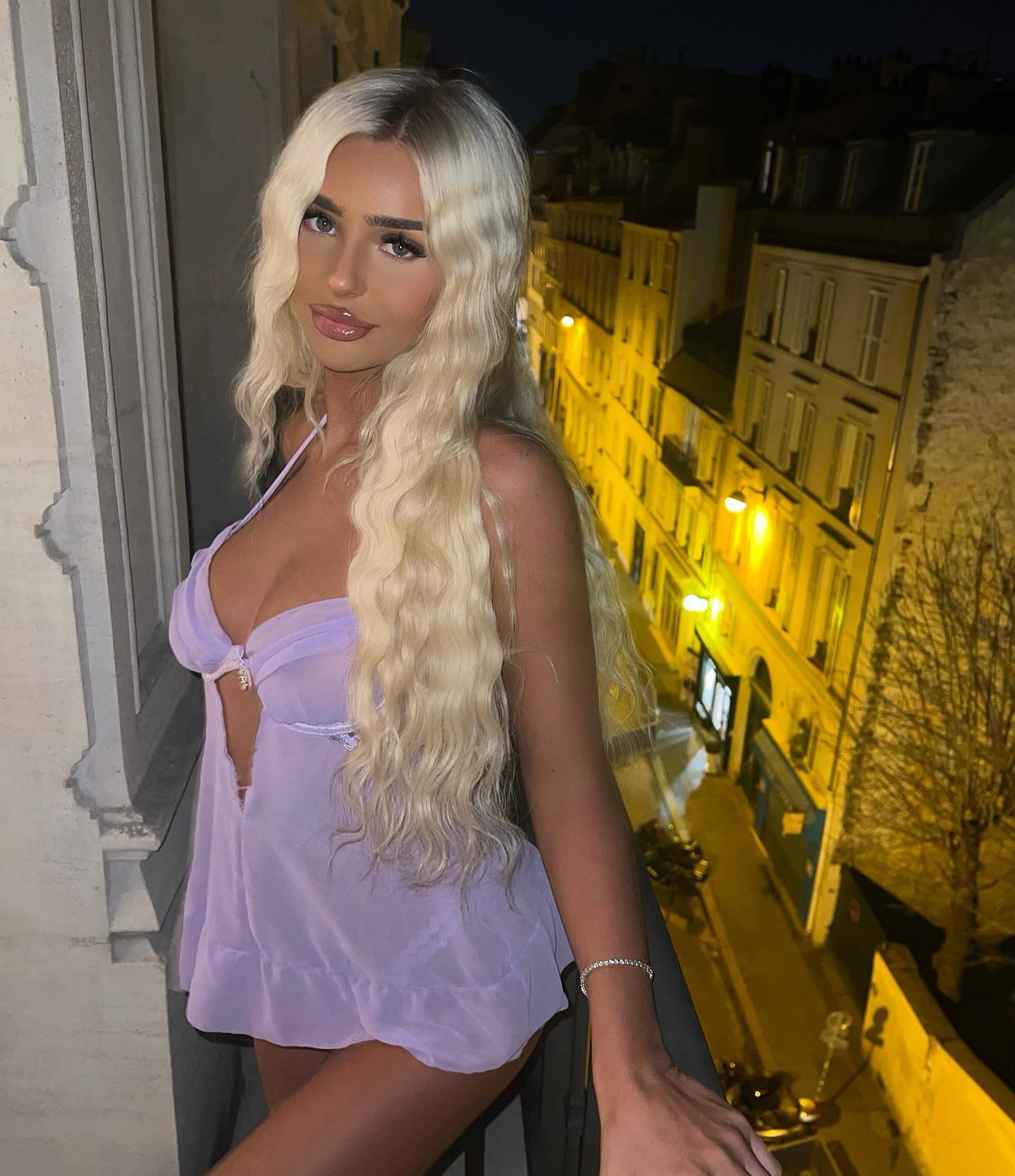 ellie.coldwell instagram image archive image