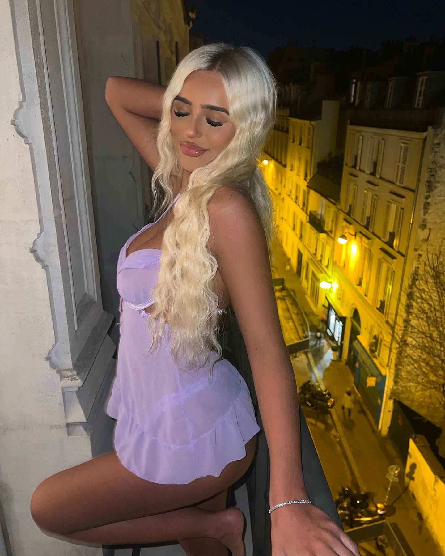 ellie.coldwell instagram image archive image