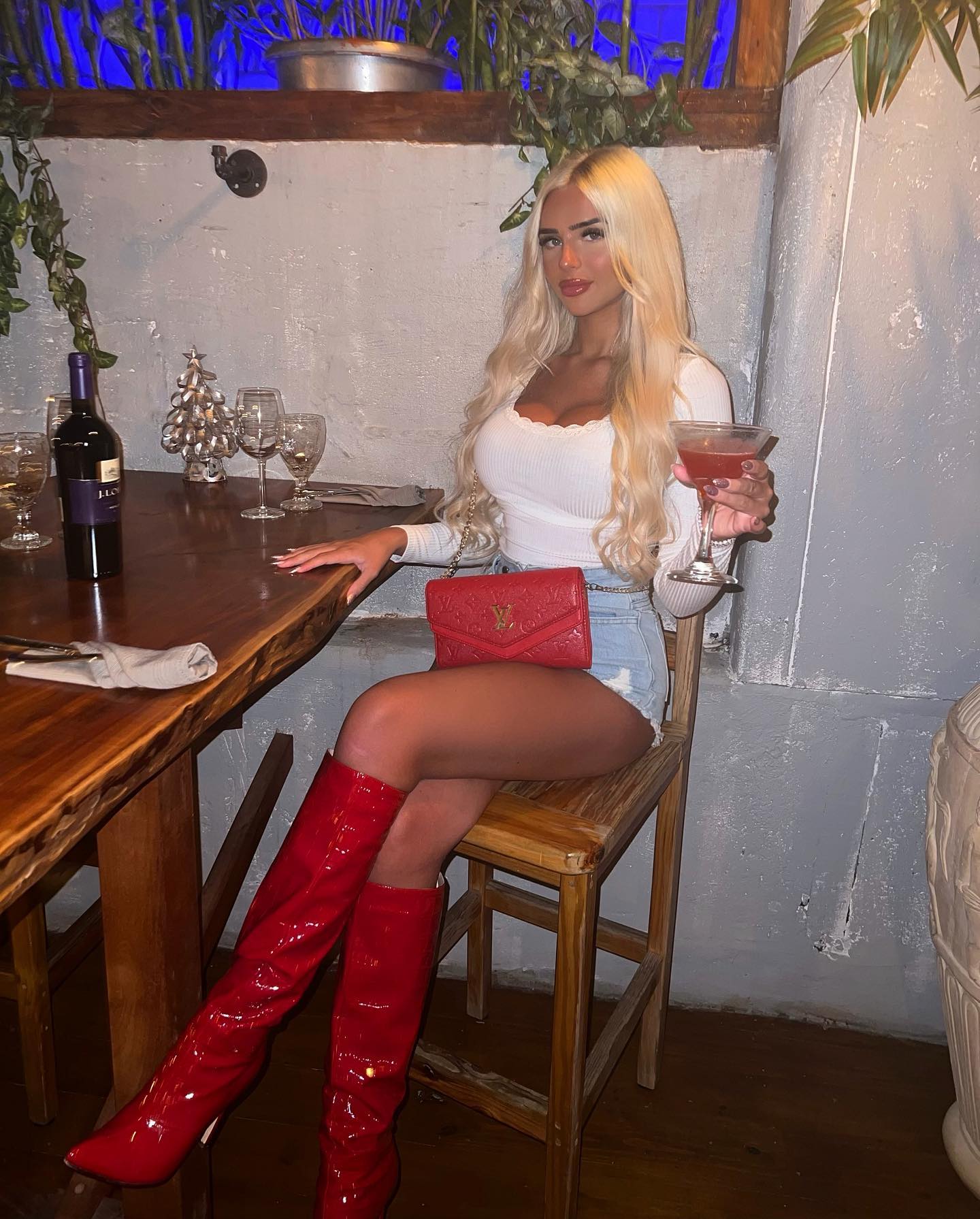 ellie.coldwell instagram image archive image