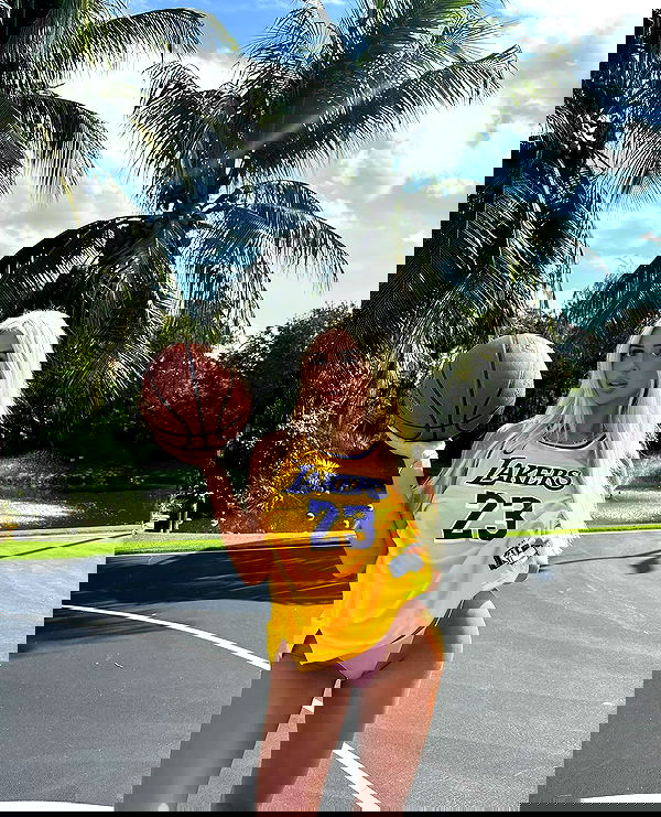 ellie.coldwell image ~ Altpins