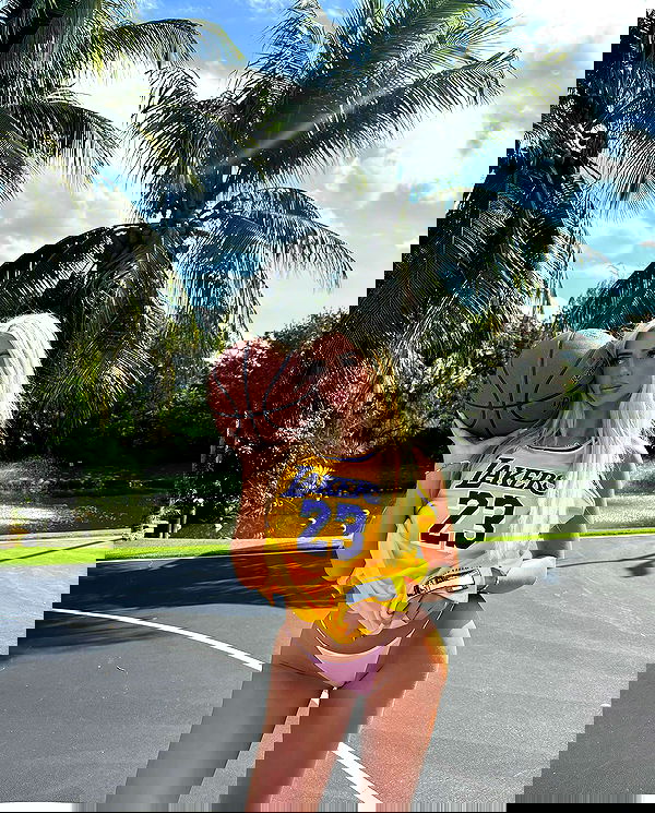 ellie.coldwell image ~ Altpins