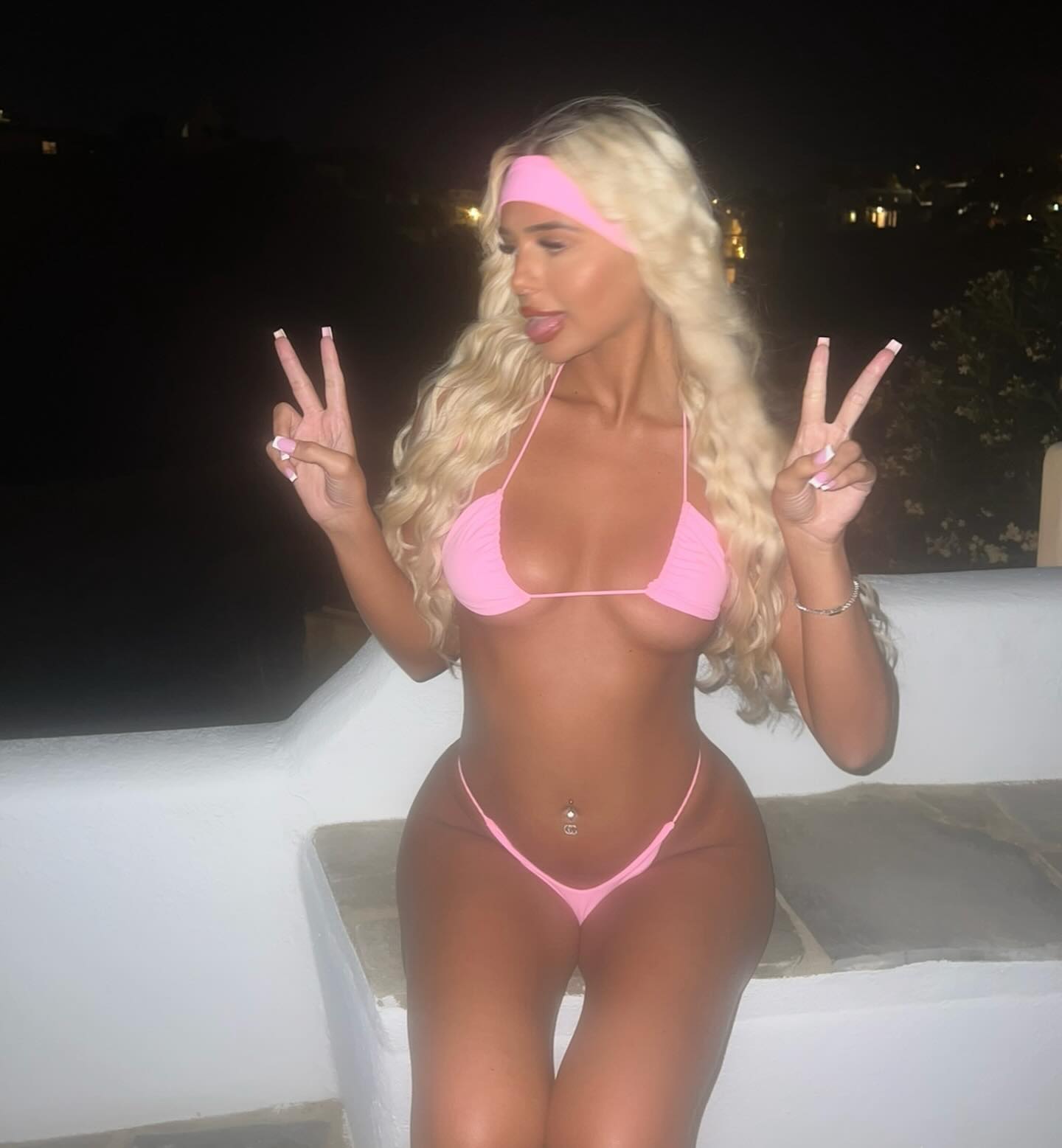 ellie.coldwell instagram image archive image