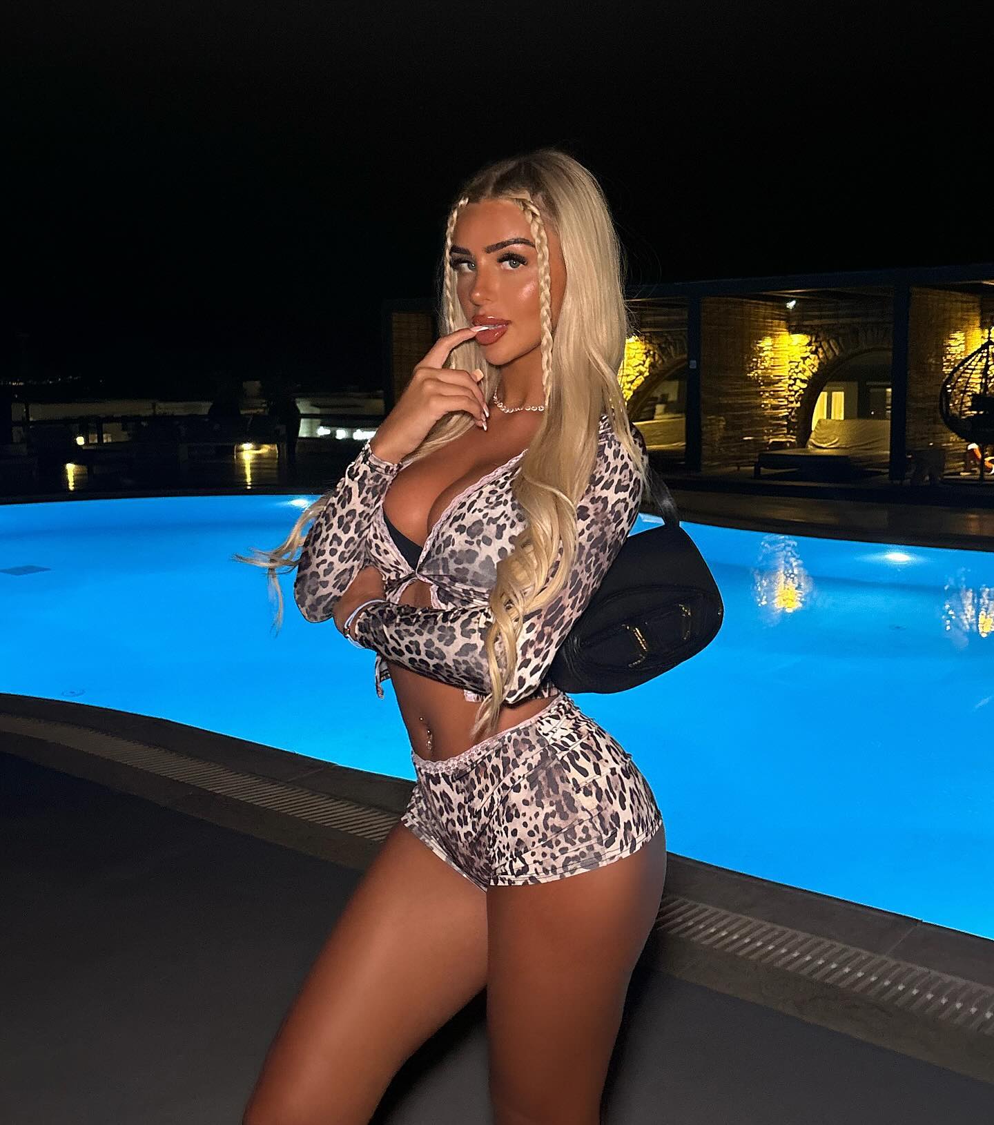 ellie.coldwell instagram image archive image