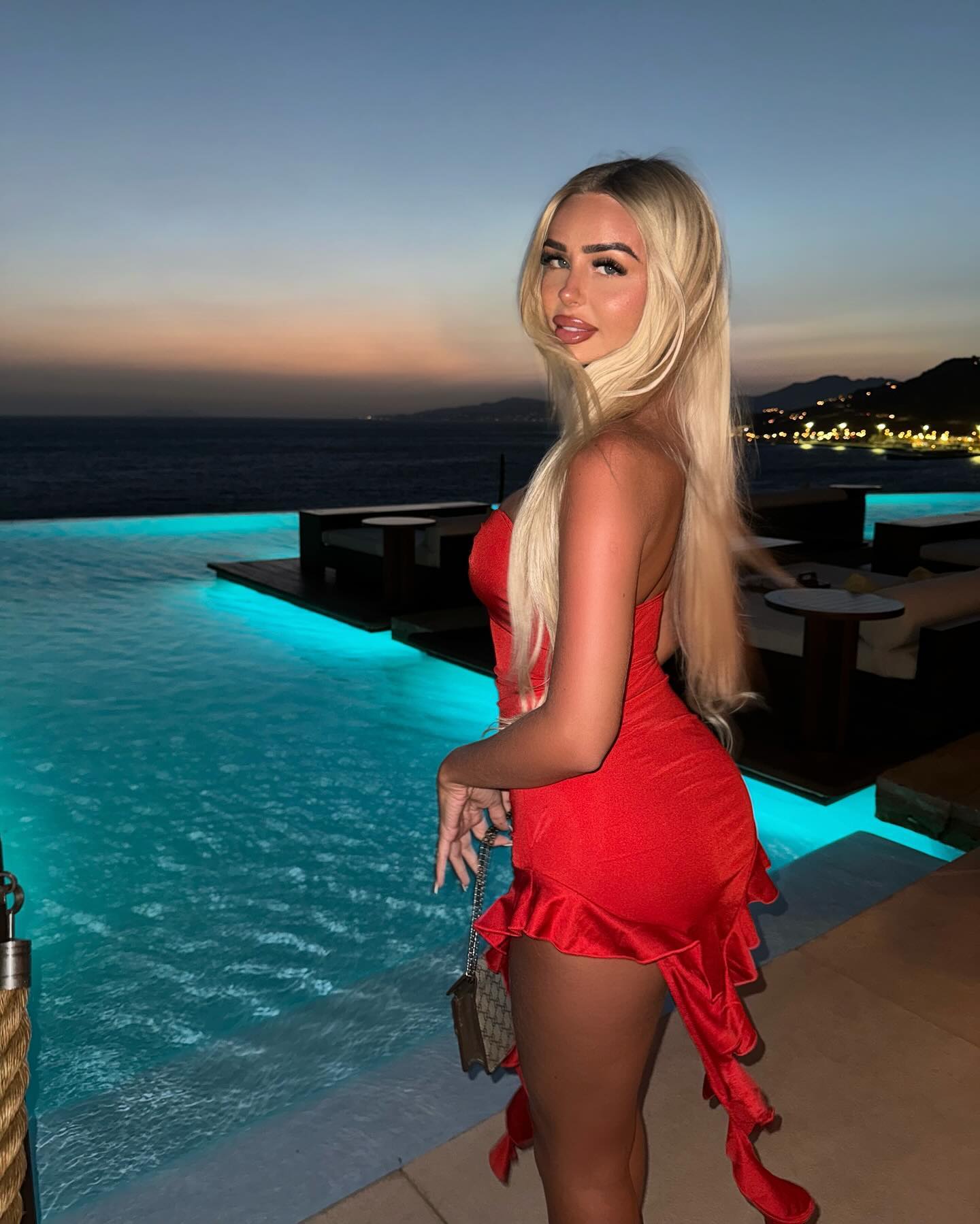 ellie.coldwell instagram image archive image