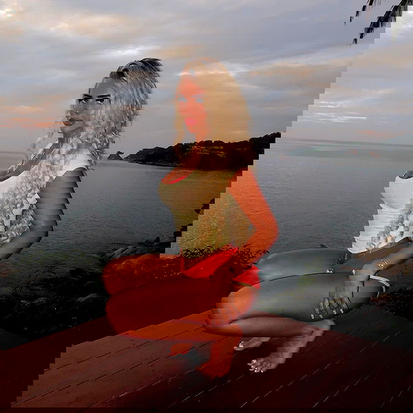 ellie.coldwell image ~ Altpins