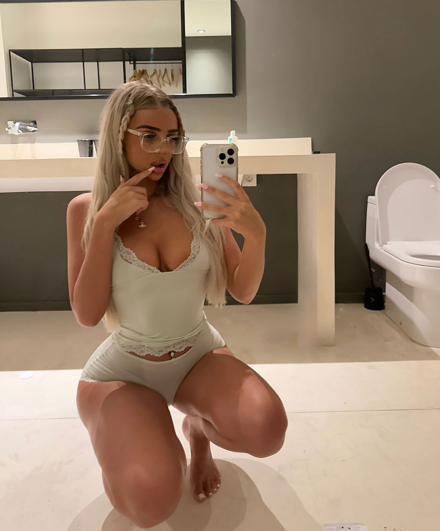 ellie.coldwell instagram image archive image