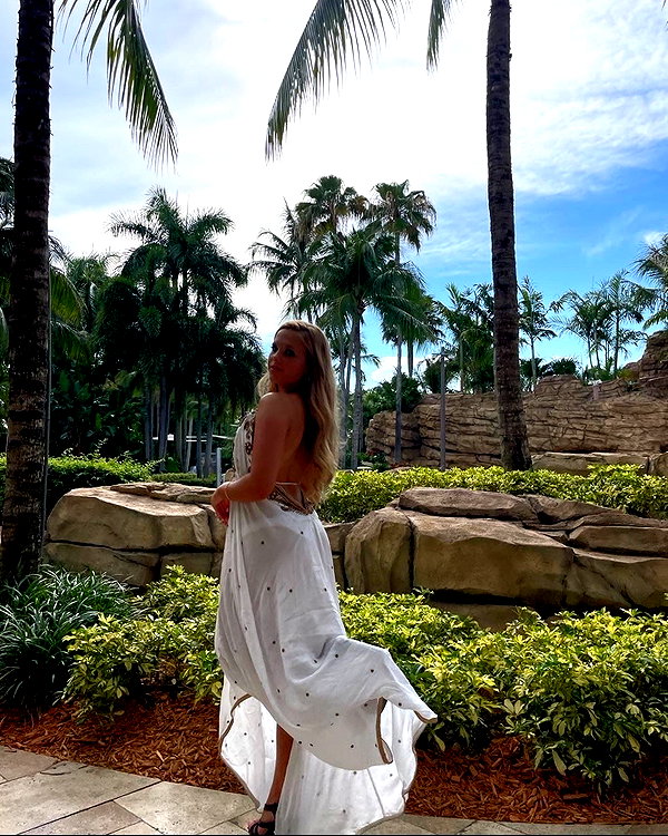 elliebluegregoria instagram image archive image