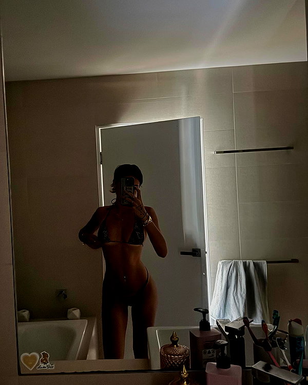 emilyymcwilliam instagram image archive image