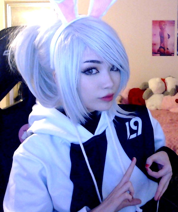 emiru.jpg instagram image archive image