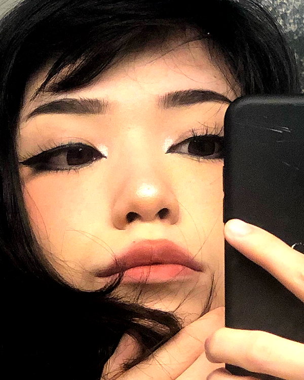 emiru.jpg instagram image archive image