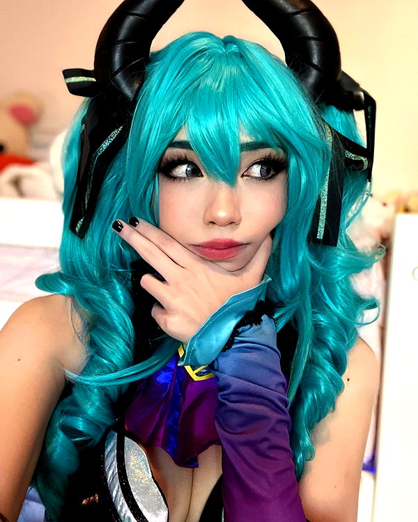 emiru.jpg instagram image archive image