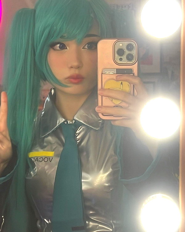 emiru.jpg instagram image archive image