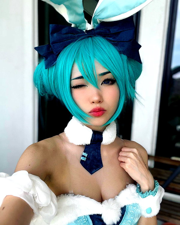 emiru.jpg instagram image archive image