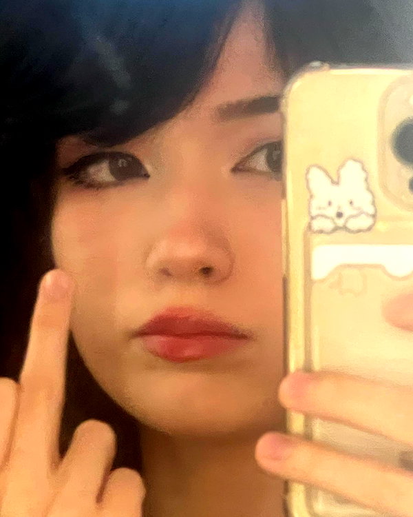 emiru.jpg instagram image archive image