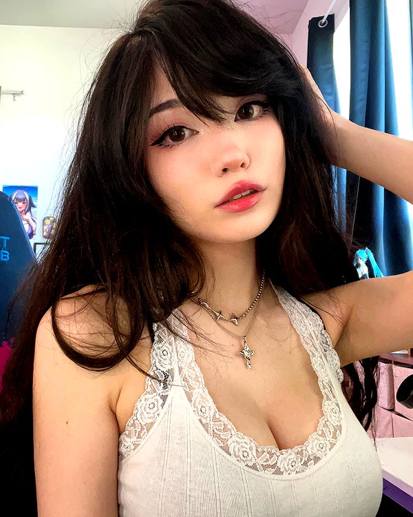 emiru.jpg instagram image archive image