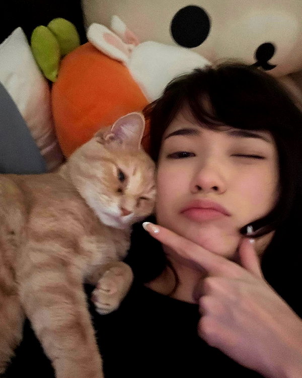 emiru.jpg instagram image archive image