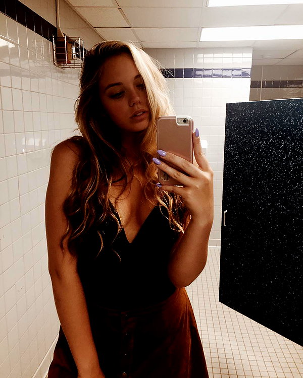 emmarose_xoxoxo instagram image archive image