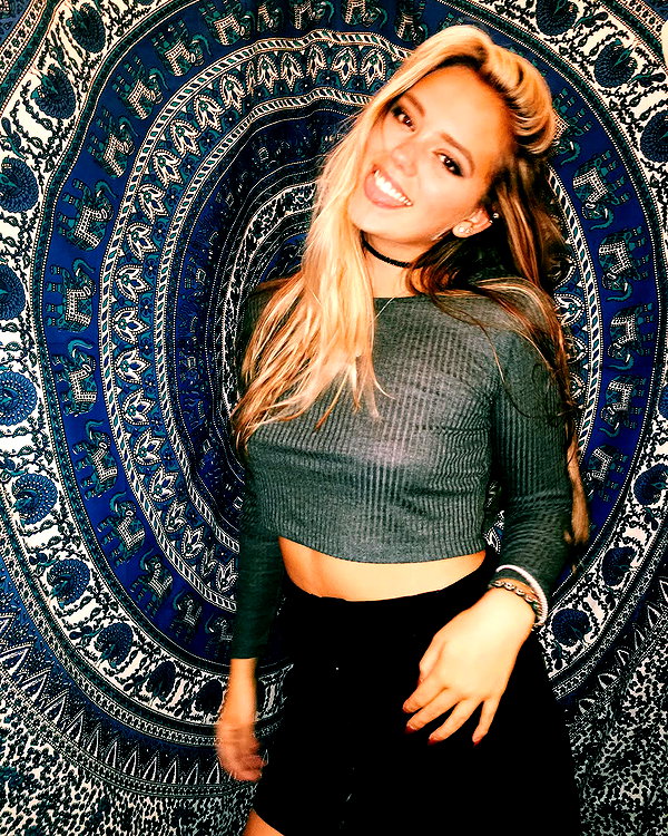 emmarose_xoxoxo instagram image archive image