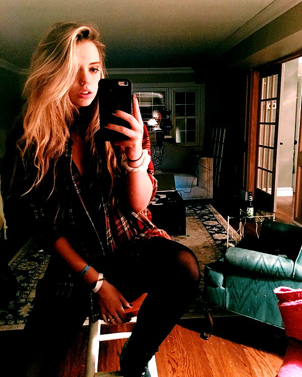 emmarose_xoxoxo instagram image archive image
