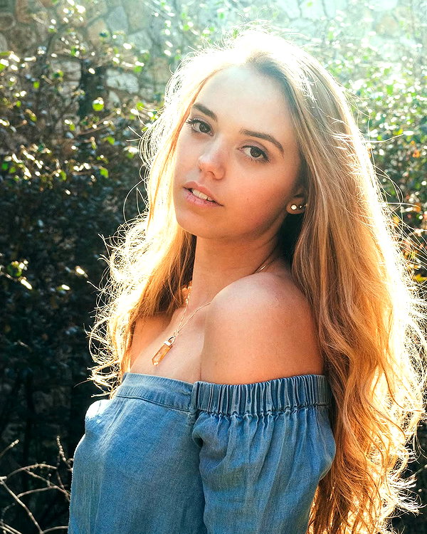 emmarose_xoxoxo instagram image archive image