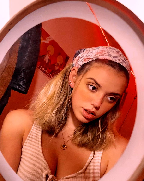 emmarose_xoxoxo instagram image archive image
