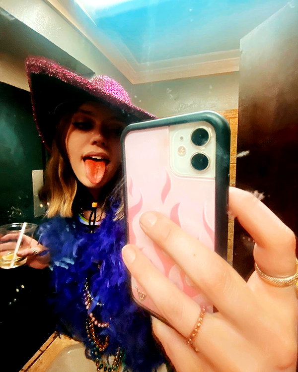 emmarose_xoxoxo instagram image archive image