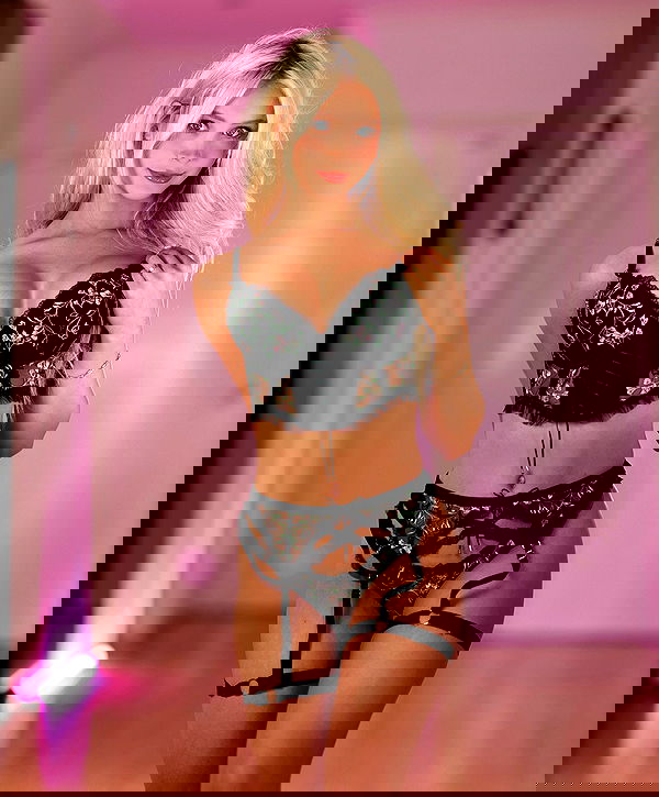 emxllouise2 image ~ Altpins