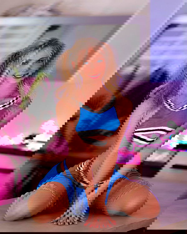 emxllouise2 image ~ Altpins