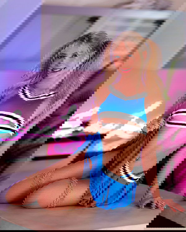 emxllouise2 image ~ Altpins