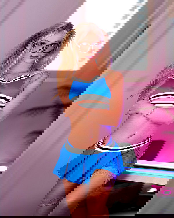 emxllouise2 image ~ Altpins