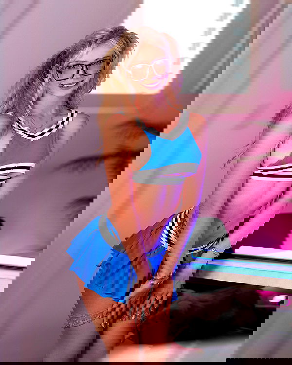 emxllouise2 image ~ Altpins