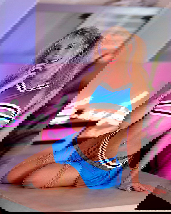 emxllouise2 image ~ Altpins