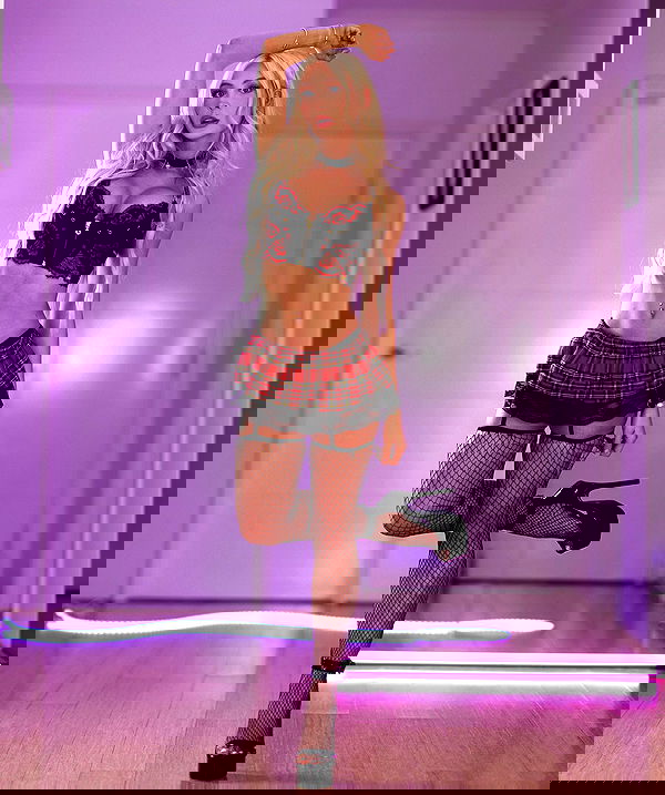 emxllouise2 image ~ Altpins