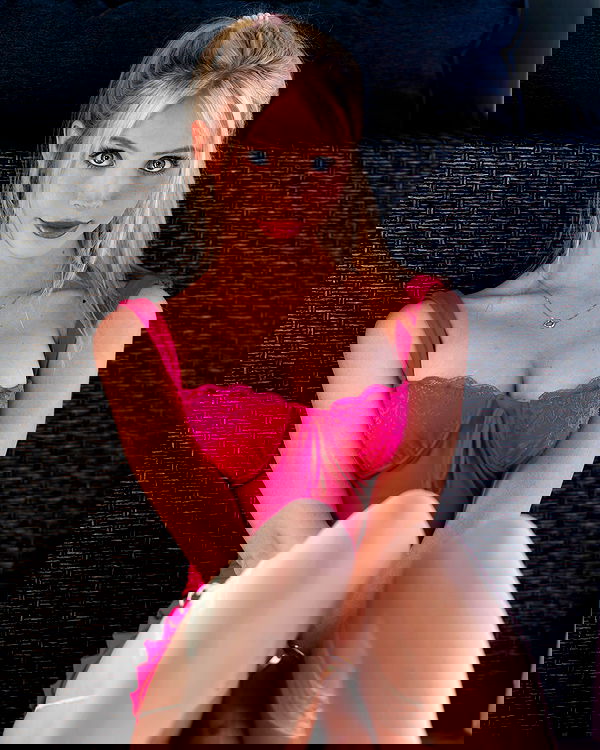 emxllouise2 image ~ Altpins