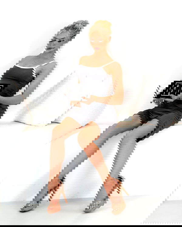 emxllouise2 image ~ Altpins