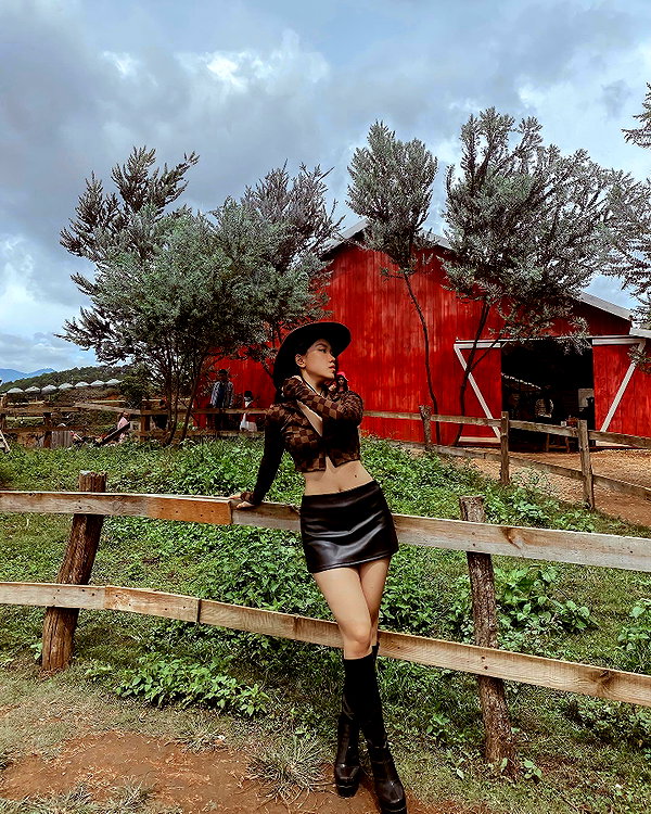 esmenguyennn instagram image archive image