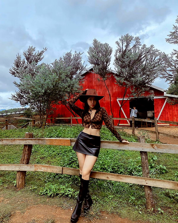 esmenguyennn instagram image archive image