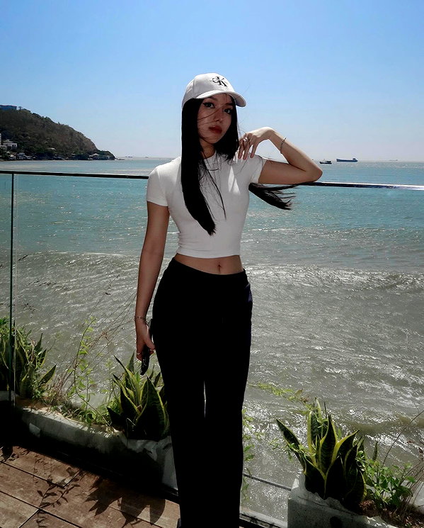 esmenguyennn instagram image archive image