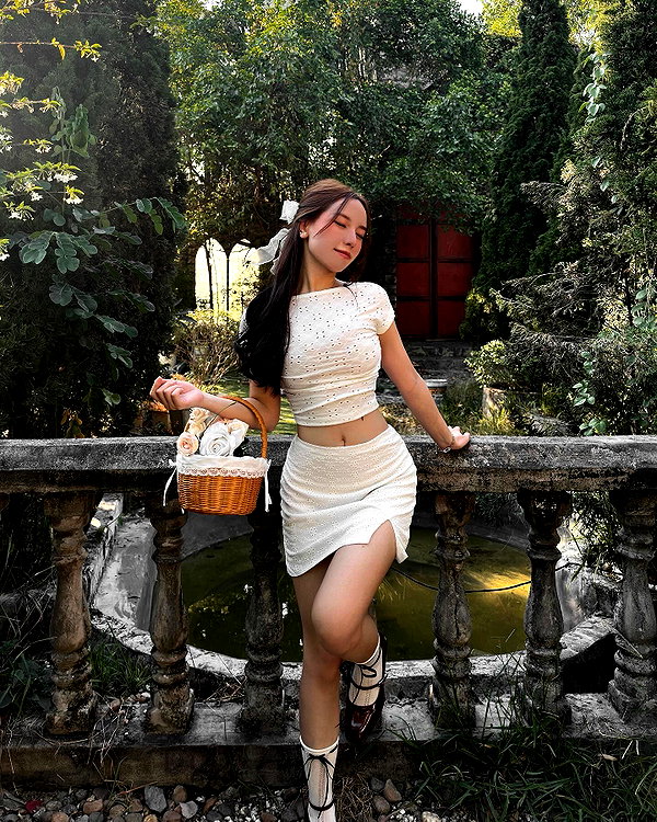 esmenguyennn instagram image archive image