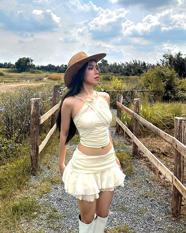 esmenguyennn instagram image archive image