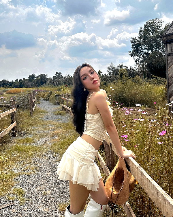 esmenguyennn instagram image archive image